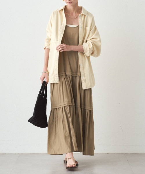 LOUNGEDRESS（ラウンジドレス）の「サテンティアードキャミワンピース（ワンピース・レディース・ネイビー/ベージュ/モスグリーン/オフホワイト/ブラック・SMALL/LARGE/MEDIUM）」の3枚目の写真