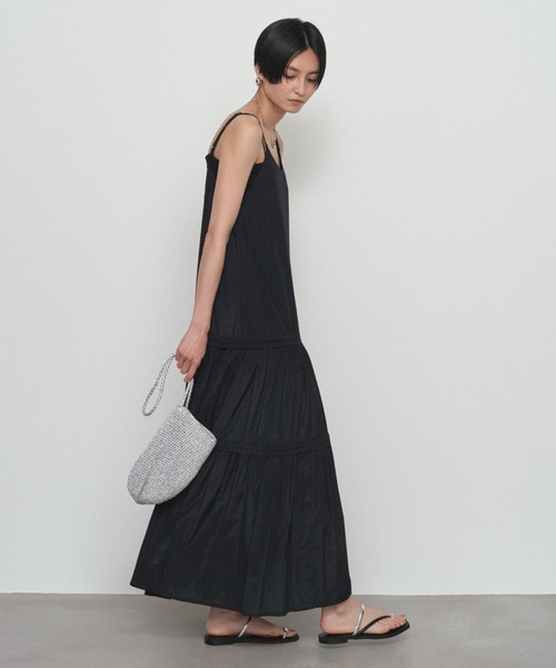 LOUNGEDRESS（ラウンジドレス）の「《全骨格対応/リピートNo.1》サテンティアードキャミワンピース（ワンピース・レディース・ネイビー/ベージュ/モスグリーン/オフホワイト/ブラック/イエロー/ブラウン・SMALL/LARGE/MEDIUM）」の13枚目の写真