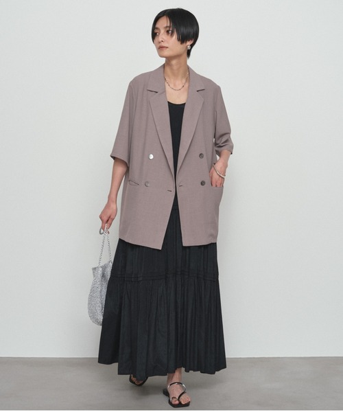 LOUNGEDRESS（ラウンジドレス）の「《全骨格対応/リピートNo.1》サテンティアードキャミワンピース（ワンピース・レディース・ネイビー/ベージュ/モスグリーン/オフホワイト/ブラック/イエロー/ブラウン・SMALL/LARGE/MEDIUM）」の14枚目の写真