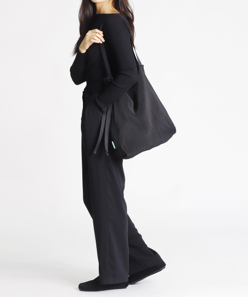 GREEN STUFF（グリーンスタッフ）の「enough bag 57 - pleats black（ショルダーバッグ・レディース・その他・FREE）」の4枚目の写真