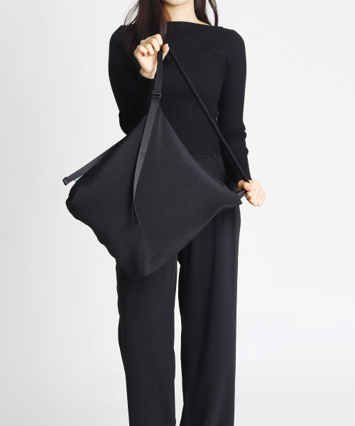 GREEN STUFF（グリーンスタッフ）の「enough bag 57 - pleats black（ショルダーバッグ・レディース・その他・FREE）」の6枚目の写真