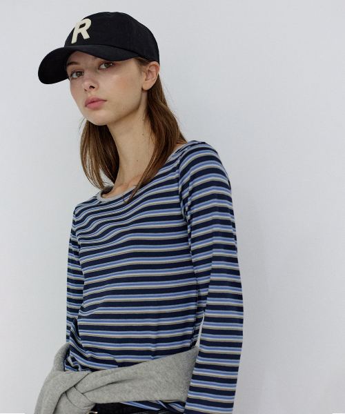 ROIROI(ロイロイ)の「ストライプ長袖Tシャツ-ネイビー(Tシャツ/カットソー・レディース・その他・FREE)」の2枚目の写真