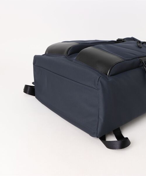 ZERO HALLIBURTON(ゼロハリバートン)の「Cipher Quiet Large Backpack B4 15.6インチPC 81357(バックパック/リュック・メンズ・ブラック/ネイビー・FREE)」の4枚目の写真
