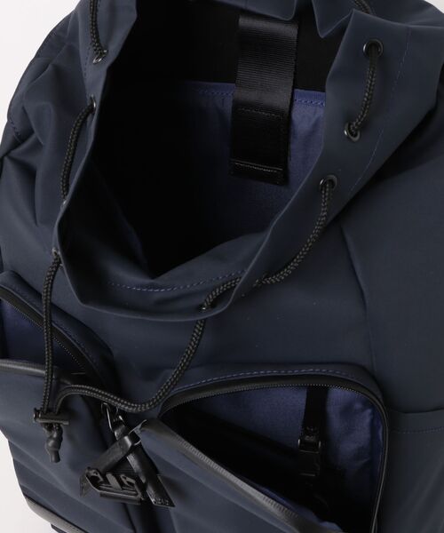 ZERO HALLIBURTON(ゼロハリバートン)の「Cipher Quiet Large Backpack B4 15.6インチPC 81357(バックパック/リュック・メンズ・ブラック/ネイビー・FREE)」の5枚目の写真