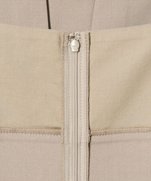 EMMEL REFINES（エメルリファインズ）の「＜EMMEL REFINES＞EM タックジャンパースカート（ジャンパースカート・レディース・ブラック/ベージュ・M/S）」の9枚目の写真