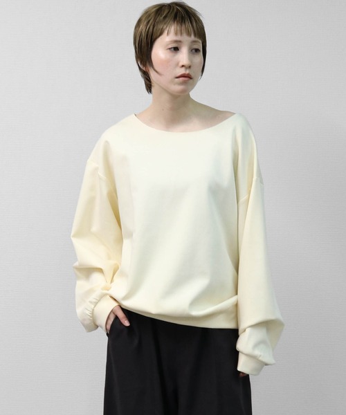 THE CELL.(ザセルドット)の「ボートネック ルーズサイズ ボンディングスウェット BOAT NECK LOOSE-FIT BONDING SWEATSHIRT(スウェット・レディース・グレー/アイボリー・FREE)」の3枚目の写真