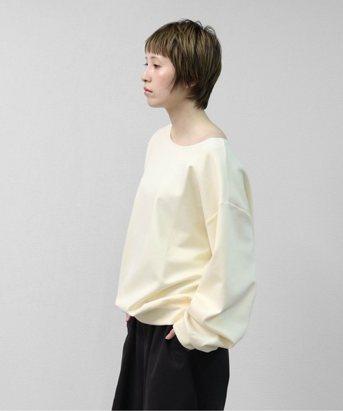 THE CELL.(ザセルドット)の「ボートネック ルーズサイズ ボンディングスウェット BOAT NECK LOOSE-FIT BONDING SWEATSHIRT(スウェット・レディース・グレー/アイボリー・FREE)」の5枚目の写真