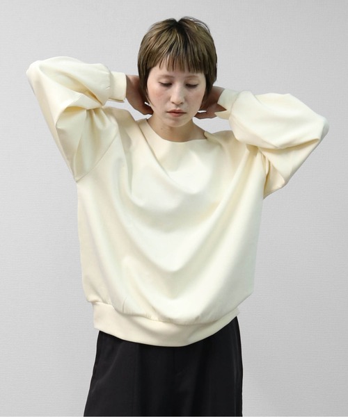 THE CELL.(ザセルドット)の「ボートネック ルーズサイズ ボンディングスウェット BOAT NECK LOOSE-FIT BONDING SWEATSHIRT(スウェット・レディース・グレー/アイボリー・FREE)」の4枚目の写真