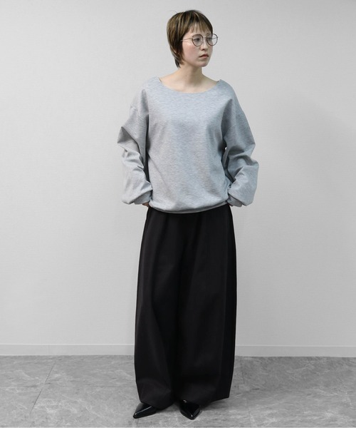 THE CELL.(ザセルドット)の「ボートネック ルーズサイズ ボンディングスウェット BOAT NECK LOOSE-FIT BONDING SWEATSHIRT(スウェット・レディース・グレー/アイボリー・FREE)」の16枚目の写真