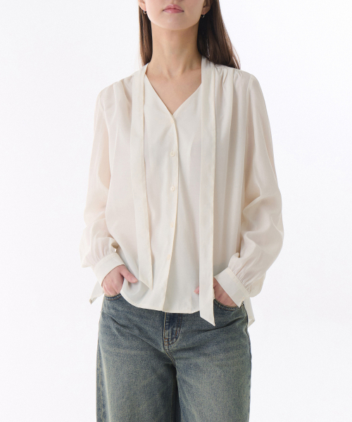MUSINSA STANDARD WOMAN（ムシンサスタンダードウーマン）の「ウィメンズボリュームシャーリングタイブラウス[アイボリー]（シャツ/ブラウス・レディース・その他・LARGE/MEDIUM/X-SMALL/SMALL）」の4枚目の写真