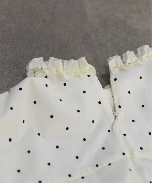 Marilyn Moon(マリリンムーン)の「tuck frill volume sleeve blouse(シャツ/ブラウス・レディース・アイボリー/ネイビー/ミント/ホワイト・FREE)」の15枚目の写真