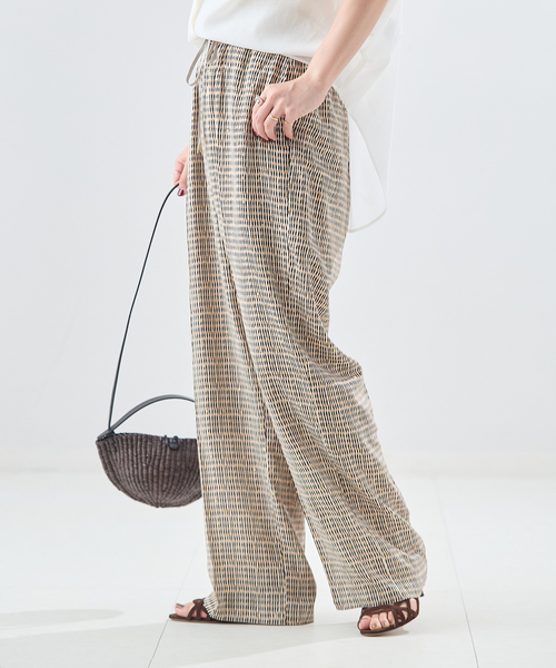 journal standard L'essage（ジャーナルスタンダードレサージュ）の「《追加》【WEB限定カラーあり】DEVEAUX GOLDラメモノトーンイージーパンツ（その他パンツ・レディース・ブラック/ブラック系その他/ホワイト系その他/アイボリー・FREE）」の3枚目の写真