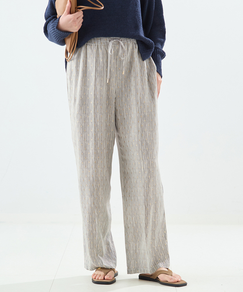 journal standard L'essage（ジャーナルスタンダードレサージュ）の「《追加》【WEB限定カラーあり】DEVEAUX GOLDラメモノトーンイージーパンツ（その他パンツ・レディース・ブラック/ブラック系その他/ホワイト系その他/アイボリー・FREE）」の2枚目の写真