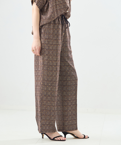 journal standard L'essage（ジャーナルスタンダードレサージュ）の「《追加》【WEB限定カラーあり】DEVEAUX GOLDラメモノトーンイージーパンツ（その他パンツ・レディース・ブラック/ブラック系その他/ホワイト系その他/アイボリー・FREE）」の12枚目の写真