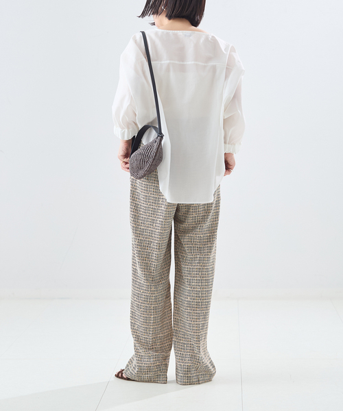 journal standard L'essage（ジャーナルスタンダードレサージュ）の「《追加》【WEB限定カラーあり】DEVEAUX GOLDラメモノトーンイージーパンツ（その他パンツ・レディース・ブラック/ブラック系その他/ホワイト系その他/アイボリー・FREE）」の15枚目の写真