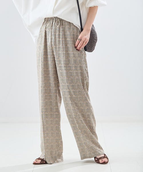 journal standard L'essage（ジャーナルスタンダードレサージュ）の「《追加》【WEB限定カラーあり】DEVEAUX GOLDラメモノトーンイージーパンツ（その他パンツ・レディース・ブラック/ブラック系その他/ホワイト系その他/アイボリー・FREE）」の16枚目の写真