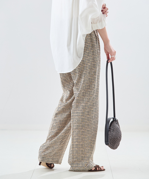 journal standard L'essage（ジャーナルスタンダードレサージュ）の「《追加》【WEB限定カラーあり】DEVEAUX GOLDラメモノトーンイージーパンツ（その他パンツ・レディース・ブラック/ブラック系その他/ホワイト系その他/アイボリー・FREE）」の17枚目の写真