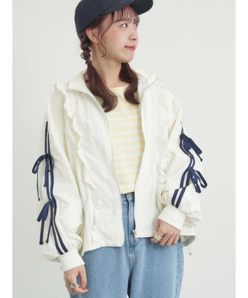 Samansa Mos2(サマンサ モスモス)の「フリルトラックジャケット(ノーカラージャケット・レディース・サックスブルー/ブラック/オフホワイト・F)」の2枚目の写真