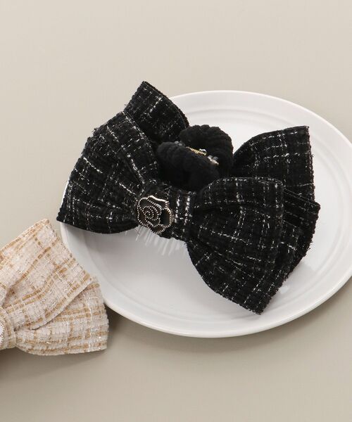 MAJESTIC LEGON(マジェスティックレゴン)の「モチーフ付きツイードバレッタ(バレッタ/ヘアクリップ・レディース・ブラック/アイボリー・FREE)」の7枚目の写真