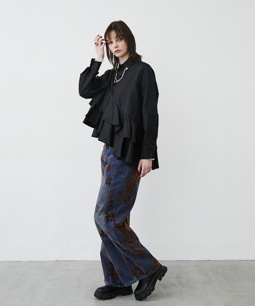 MONOe(モノエ)の「【主役級フリル】ダブルフリルアシンメトリーシャツブラウス(シャツ/ブラウス・レディース・ブラック/ホワイト・FREE)」の7枚目の写真