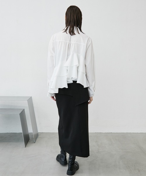MONOe(モノエ)の「【主役級フリル】ダブルフリルアシンメトリーシャツブラウス(シャツ/ブラウス・レディース・ブラック/ホワイト・FREE)」の5枚目の写真