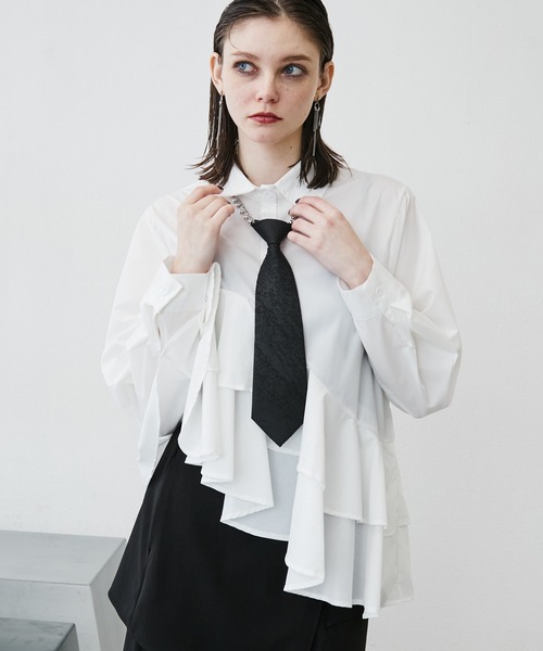 MONOe(モノエ)の「【主役級フリル】ダブルフリルアシンメトリーシャツブラウス(シャツ/ブラウス・レディース・ブラック/ホワイト・FREE)」の18枚目の写真