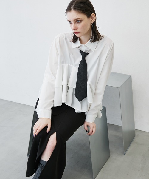 MONOe(モノエ)の「【主役級フリル】ダブルフリルアシンメトリーシャツブラウス(シャツ/ブラウス・レディース・ブラック/ホワイト・FREE)」の13枚目の写真