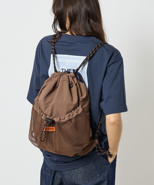 UNIVERSAL OVERALL(ユニバーサルオーバーオール)の「【UNIVERSALOVERALL / ユニバーサルオーバーオール】 フロントメッシュ ナップザック / リュック(バックパック/リュック・メンズ・モカ/オレンジ/ブラック・フリー)」の1枚目の写真