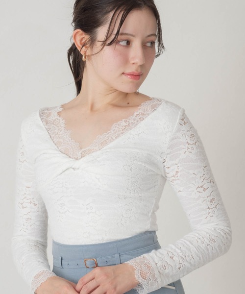MISCH MASCH(ミッシュマッシュ)の「2026春夏新作 フロントツイストレーストップス(Tシャツ/カットソー・レディース・ホワイト・フリ-)」の1枚目の写真