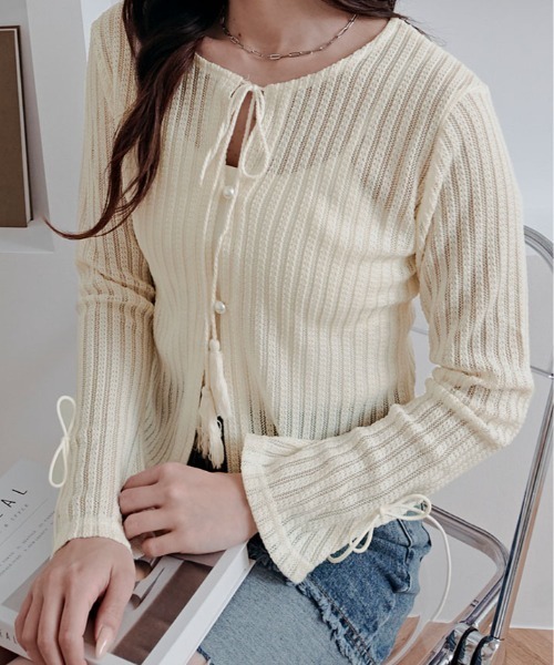kirakiraShop(キラキラショップ)の「透かし編み リブ リボン タッセル カーディガン(カーディガン/ボレロ・レディース・ブラック/ブルー/ホワイト/イエロー・FREE)」の4枚目の写真
