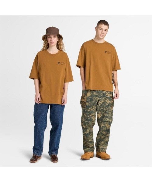 Timberland(ティンバーランド)の「アーカイブ ブーツ 半袖 Tシャツ ユニセックス(Tシャツ/カットソー・メンズ・ダークベージュ・X-LARGE/SMALL/MEDIUM/LARGE/XX-LARGE)」の2枚目の写真