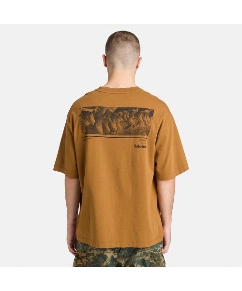 Timberland(ティンバーランド)の「アーカイブ ブーツ 半袖 Tシャツ ユニセックス(Tシャツ/カットソー・メンズ・ダークベージュ・X-LARGE/SMALL/MEDIUM/LARGE/XX-LARGE)」の3枚目の写真