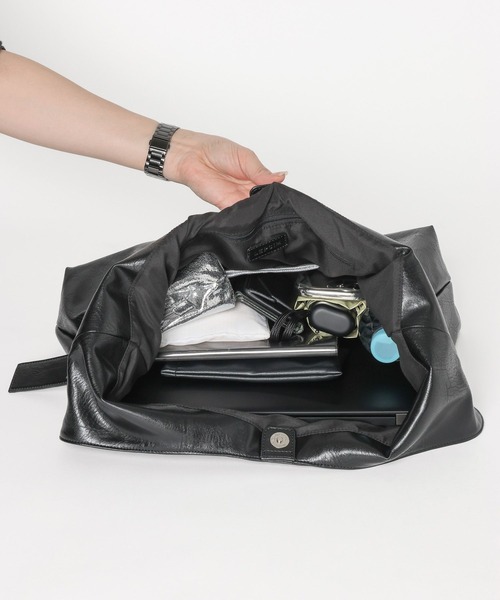 LEPSIM（レプシィム）の「2WAYビッグショルダー　643375（ショルダーバッグ・レディース・ブラック/ライトブラウン・ONE SIZE）」の4枚目の写真