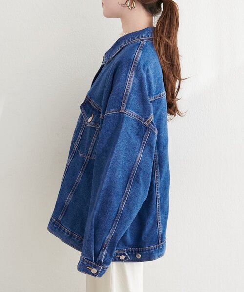 natural couture(ナチュラルクチュール)の「ビッグシルエットデニムジャケット(デニムジャケット・レディース・ブラック/インディゴブルー/ブルー・FREE)」の16枚目の写真