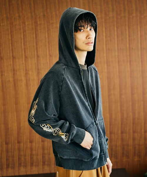 THRIFTY LOOK(スリフティールック)の「THRIFTY LOOK / スリフティールック VIET-NAM EMBROIDERY ZIP-UP PARKA ショート丈 刺繍 ジップアップパーカー(パーカー・メンズ・ブラック/グレー・LARGE/MEDIUM/SMALL)」の3枚目の写真
