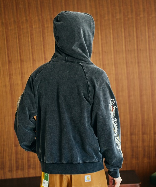 THRIFTY LOOK(スリフティールック)の「THRIFTY LOOK / スリフティールック VIET-NAM EMBROIDERY ZIP-UP PARKA ショート丈 刺繍 ジップアップパーカー(パーカー・メンズ・ブラック/グレー・LARGE/MEDIUM/SMALL)」の4枚目の写真