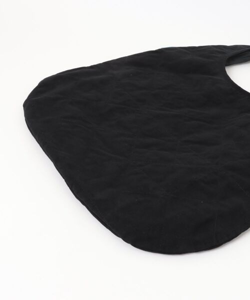 LAVENHAM(ラベンハム)の「Lavenham Exclusive - Washed Round Bag Unisex / ウォッシュド ラウンド バッグ ユニセックス(ショルダーバッグ・メンズ・ブラック/テラコッタ・ONE SIZE)」の3枚目の写真