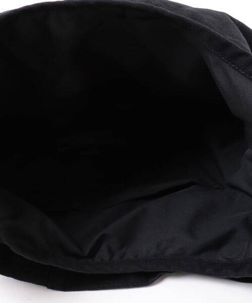 LAVENHAM(ラベンハム)の「Lavenham Exclusive - Washed Round Bag Unisex / ウォッシュド ラウンド バッグ ユニセックス(ショルダーバッグ・メンズ・ブラック/テラコッタ・ONE SIZE)」の4枚目の写真