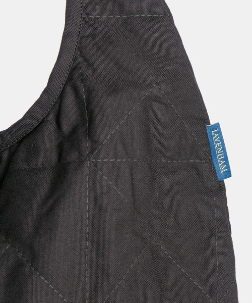 LAVENHAM(ラベンハム)の「Lavenham Exclusive - Washed Round Bag Unisex / ウォッシュド ラウンド バッグ ユニセックス(ショルダーバッグ・メンズ・ブラック/テラコッタ・ONE SIZE)」の9枚目の写真