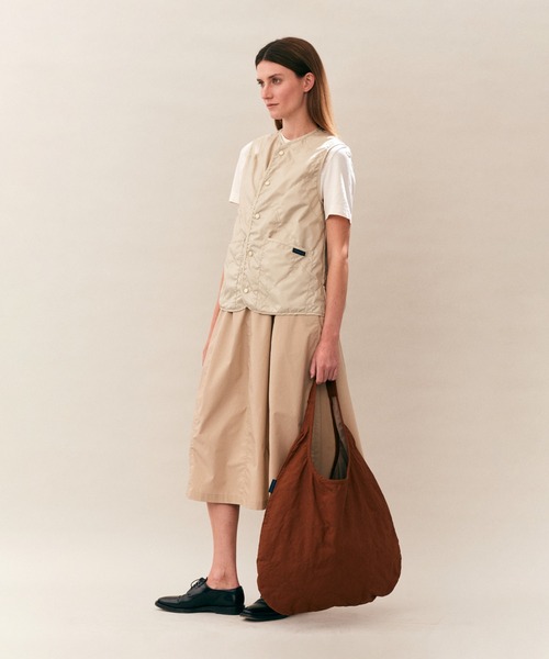 LAVENHAM(ラベンハム)の「Lavenham Exclusive - Washed Round Bag Unisex / ウォッシュド ラウンド バッグ ユニセックス(ショルダーバッグ・メンズ・ブラック/テラコッタ・ONE SIZE)」の13枚目の写真