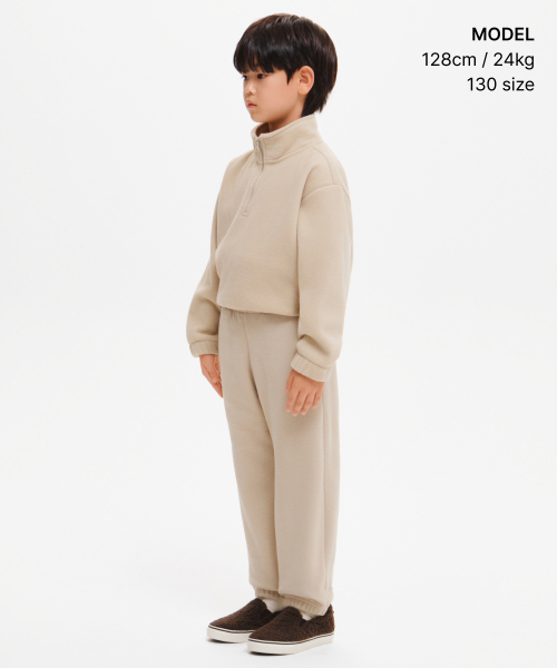 MUSINSA STANDARD KIDS（ムシンサスタンダードキッズ）の「ポーラフリーススウェットパンツ[ダスティベージュ]（スウェットパンツ・レディース・その他・120/150/110/100）」の2枚目の写真
