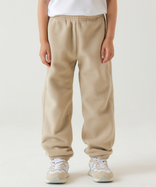 MUSINSA STANDARD KIDS（ムシンサスタンダードキッズ）の「ポーラフリーススウェットパンツ[ダスティベージュ]（スウェットパンツ・レディース・その他・120/150/110/100）」の3枚目の写真