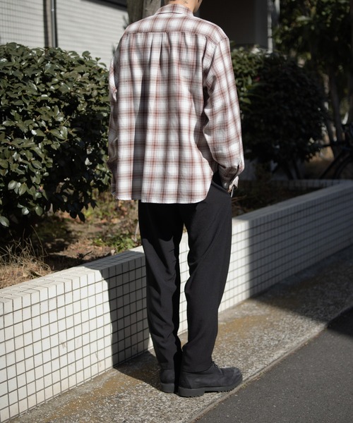 UNIVERSAL OVERALL（ユニバーサルオーバーオール）の「UNIVERSAL OVERALL / Addictive OX TUCK TAPERED / タックテーパードスラックス（スラックス・メンズ・ダークグレー/ブラック・28/30/32/34）」の5枚目の写真