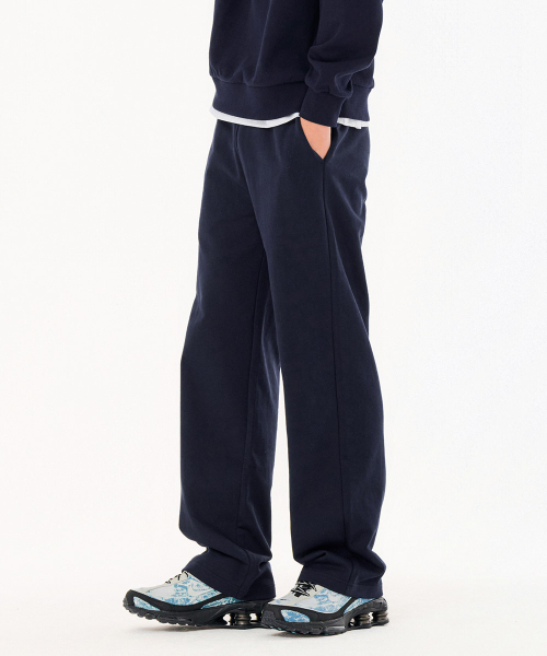 CHASECULT（チェイスカルト）の「共用エッセンシャルストレートパンツ-FARU7211B04（スウェットパンツ・メンズ・ネイビー・70/76/92/82/86）」の2枚目の写真