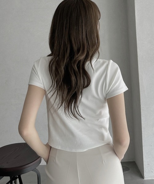 TREOVER(トレオーバー)の「大人の抜け感をプラスするヘンリーネックTシャツ(Tシャツ/カットソー・レディース・ブラウン/レッド/オフホワイト/ブラック・FREE)」の6枚目の写真
