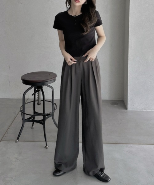 TREOVER(トレオーバー)の「大人の抜け感をプラスするヘンリーネックTシャツ(Tシャツ/カットソー・レディース・ブラウン/レッド/オフホワイト/ブラック・FREE)」の11枚目の写真