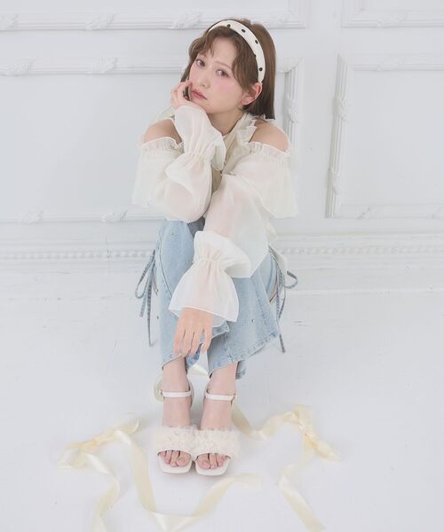 MAJESTIC LEGON(マジェスティックレゴン)の「フラワークリアヒールフリルサンダル(サンダル・レディース・ピンク/アイボリー/ライトグレー・SMALL/MEDIUM/LARGE/X-LARGE)」の5枚目の写真