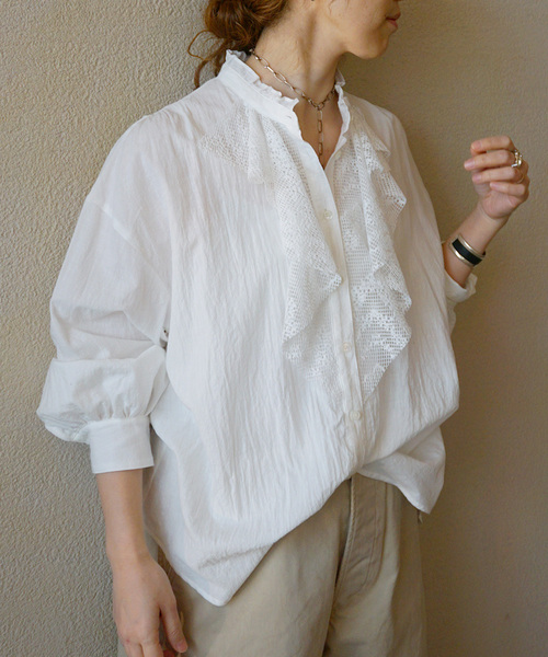 JOURNAL STANDARD LUXE（ジャーナルスタンダード　ラックス）の「ラッフルフリルレースブラウス（シャツ/ブラウス・レディース・ホワイト/ブラック・FREE）」の2枚目の写真