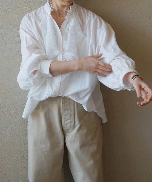 JOURNAL STANDARD LUXE（ジャーナルスタンダード　ラックス）の「ラッフルフリルレースブラウス（シャツ/ブラウス・レディース・ホワイト/ブラック・FREE）」の3枚目の写真