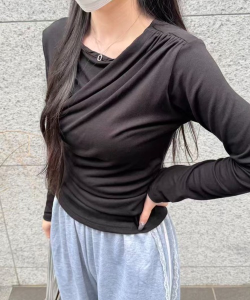mebole(メボレ)の「アシンメトリードレープトップス(Tシャツ/カットソー・レディース・グレー/ブラック/ホワイト・FREE)」の2枚目の写真